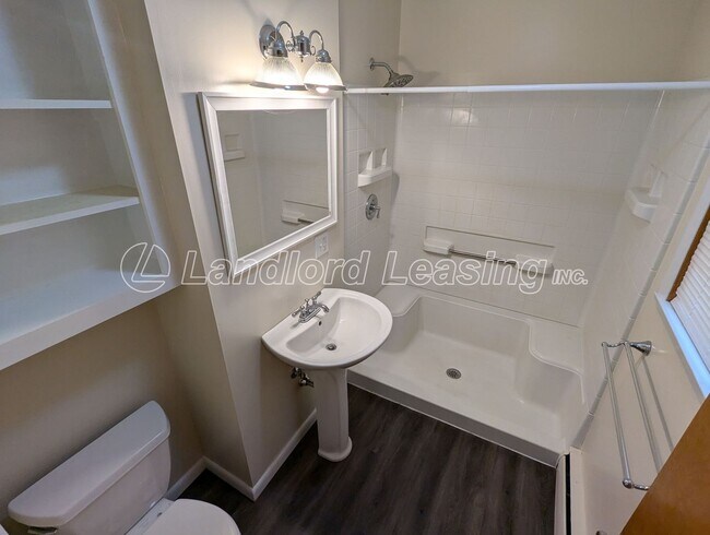 Building Photo - Updated Ranch on Corner Lot in Vermilion