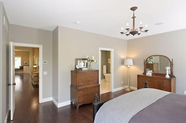 Building Photo - Luxury Living in Minnetonka – 6BR Home in Prime  Location
