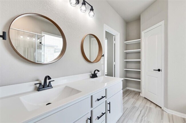 Building Photo - 5905 Giovanni Pl