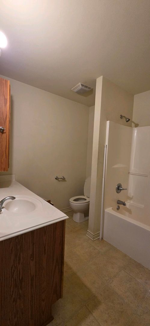 Building Photo - Available Now! Spacious 2 Bedroom 2 Bath Duplex in Longview!