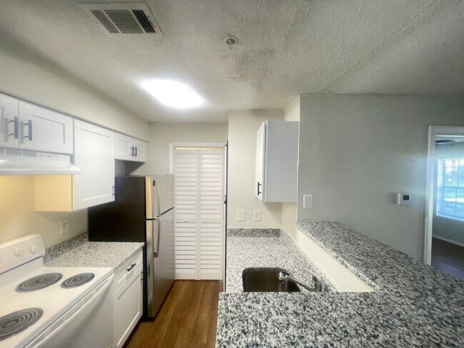 Building Photo - 1 Bed / 1 Bath Condo in Gated Comm. In Altamonte Springs, Available Now!!