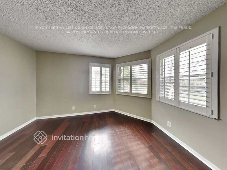 Building Photo - 6111 NW 58th Way