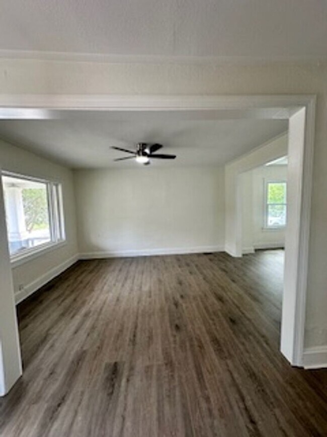 Building Photo - Fully renovated house for Rent!
