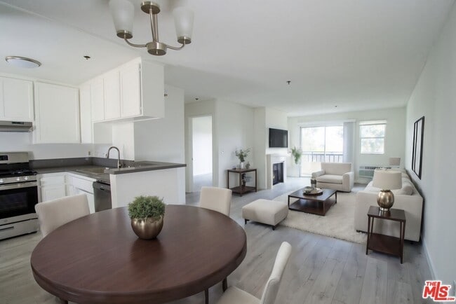 1/1 Renovated - 3344 Castle Heights Ave