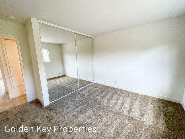 Building Photo - Beautifully remodeled property located in ...