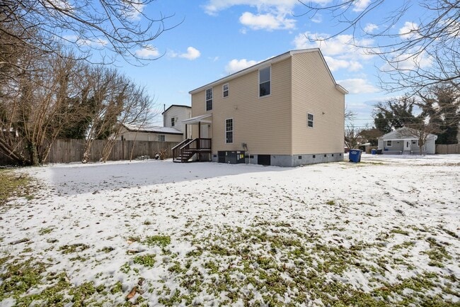 Building Photo - Portsmouth/5 bed 2 bath/Ready for quick move in!!