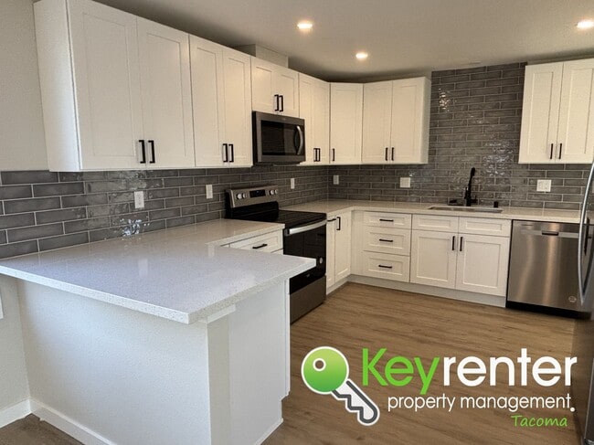 Building Photo - One of a Kind Multi-level Home in Tacoma!