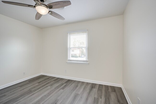 Building Photo - 115 Sunnywood Dr