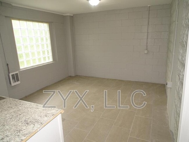 Building Photo - 412 N Lincoln Ave