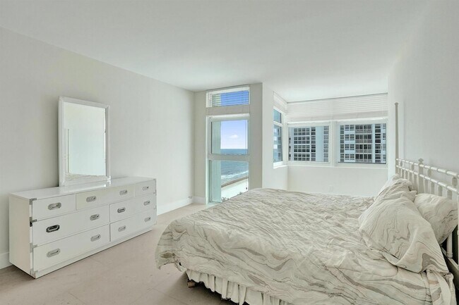 Building Photo - 1360 S Ocean Blvd