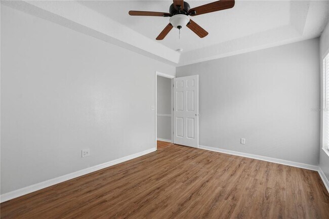 Building Photo - 10215 Lakeside Vista Dr