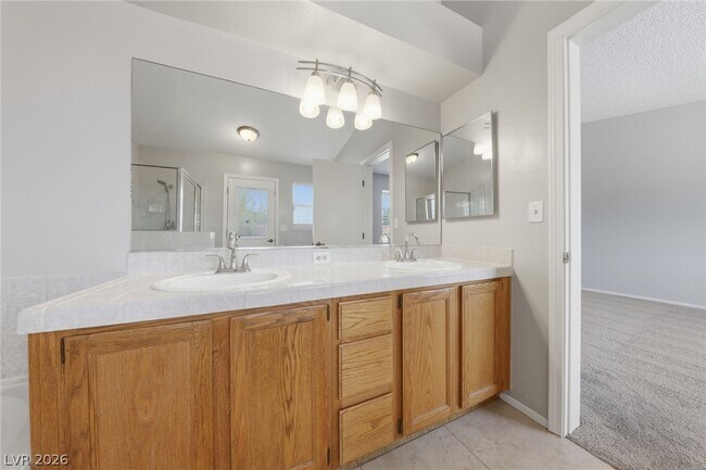 Building Photo - 735 Stonecliff Way
