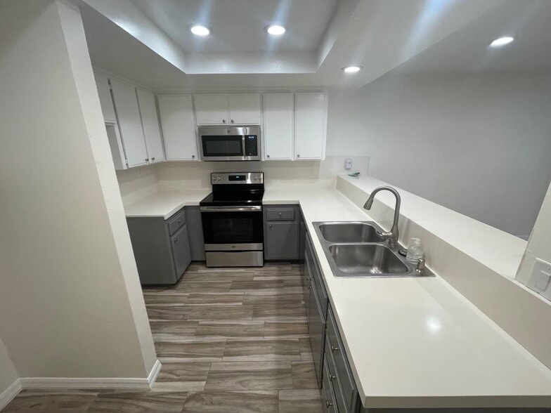 Building Photo - 221 W Escalones