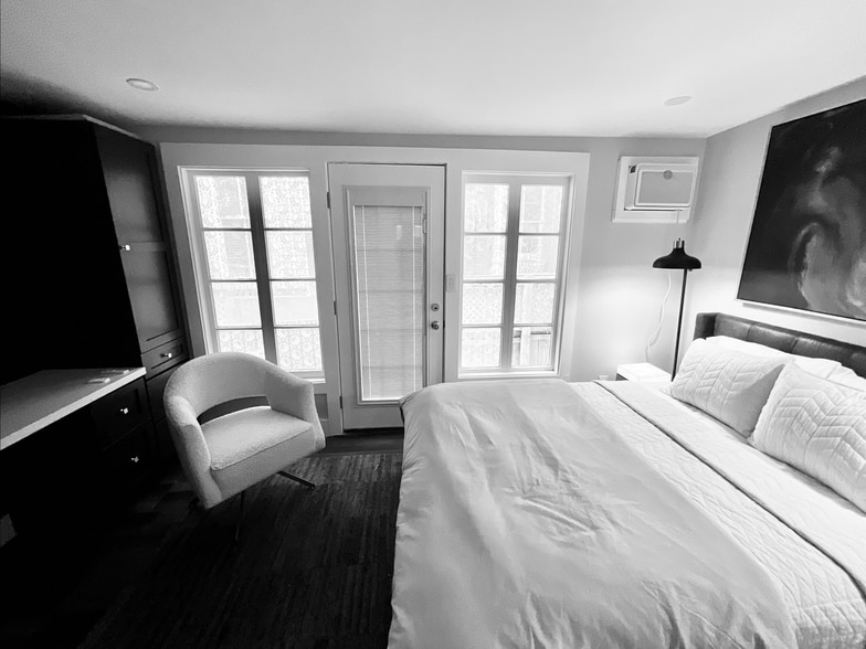 Bedroom B&W - 400 Simonton St