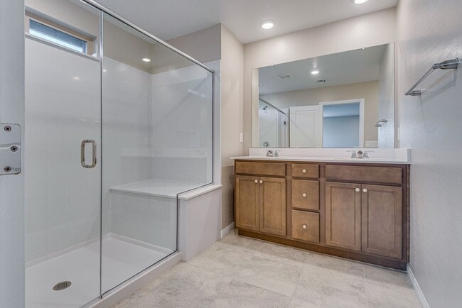 Building Photo - Single family home in ideal Summerlin location with open great room style kitchen and living area.