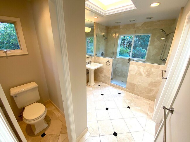 Building Photo - Beautiful 3 Bed + 2 Bath Los Altos Home - ...