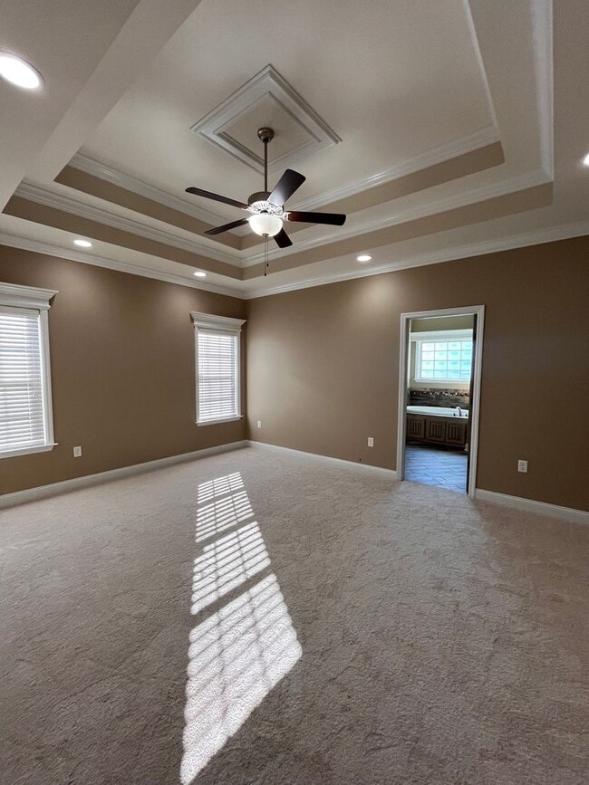 Building Photo - 4062 McKenzie Ln