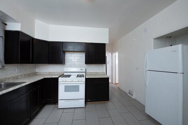 Building Photo - 727 W 117th St