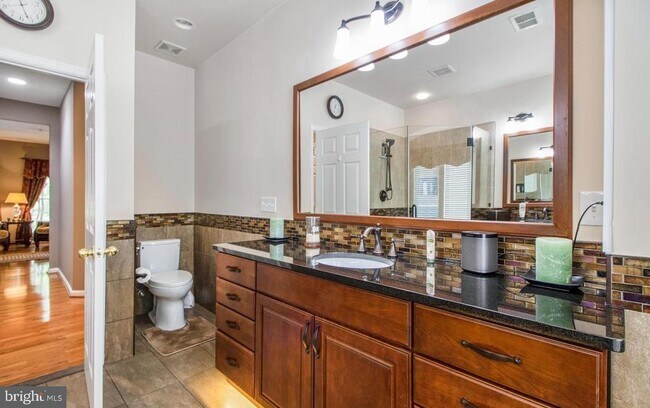 Building Photo - 913 Pleasant Dr