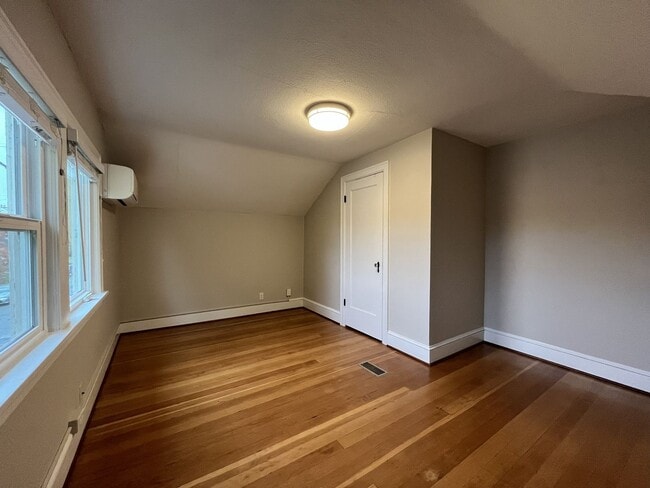 Building Photo - Charming 4-Bedroom Portland Home with Spac...