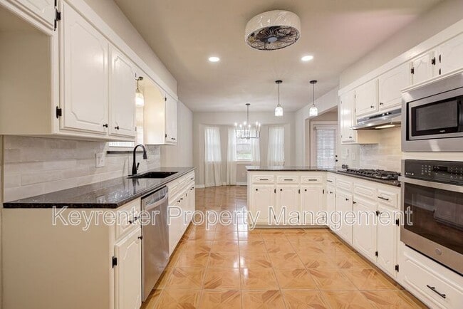 Building Photo - 314 N Lakeside Terrace