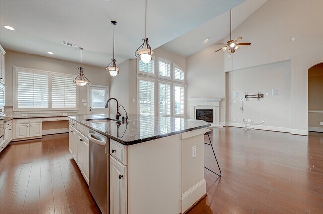 Building Photo - 10323 Hatcher Dr