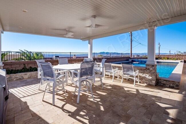 Building Photo - FURNISHED POOL HOME