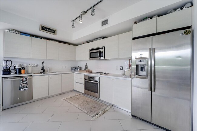 Building Photo - 4250 Biscayne Blvd