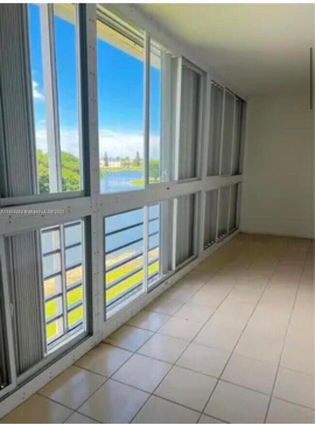 Building Photo - 4050 Ainslie Dr