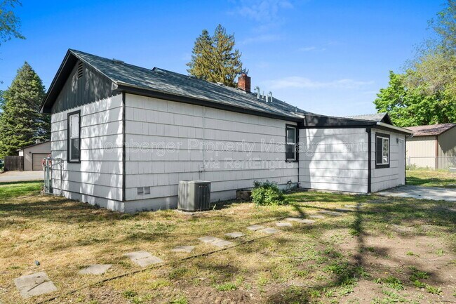 Building Photo - 18420 E Bow Ave