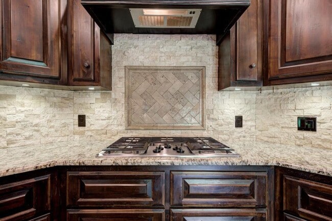 Building Photo - 22090 White Pine Cir