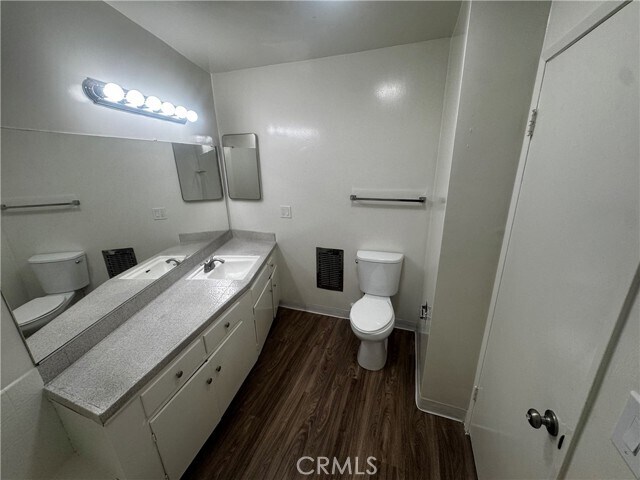 Building Photo - 475 E Cypress Ave
