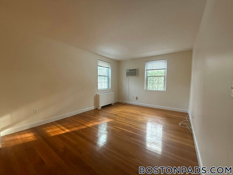 Building Photo - 17 Captain Parker Arms