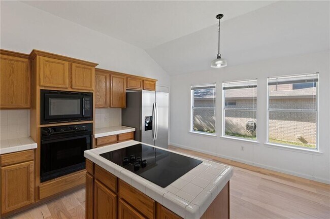 Building Photo - 2906 Greenlawn St