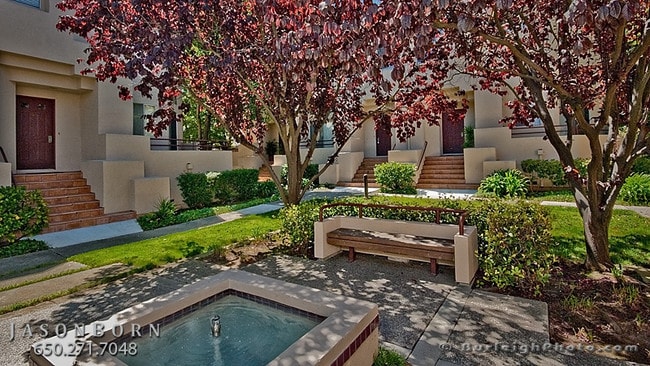 Building Photo - 129 E Court Ln