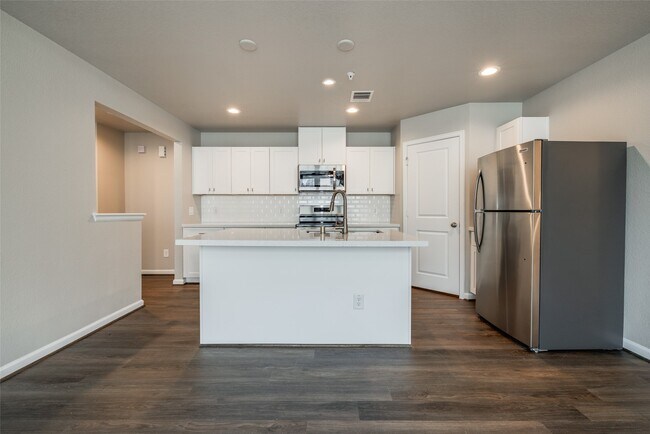 Building Photo - 221 Pk Pl Cir