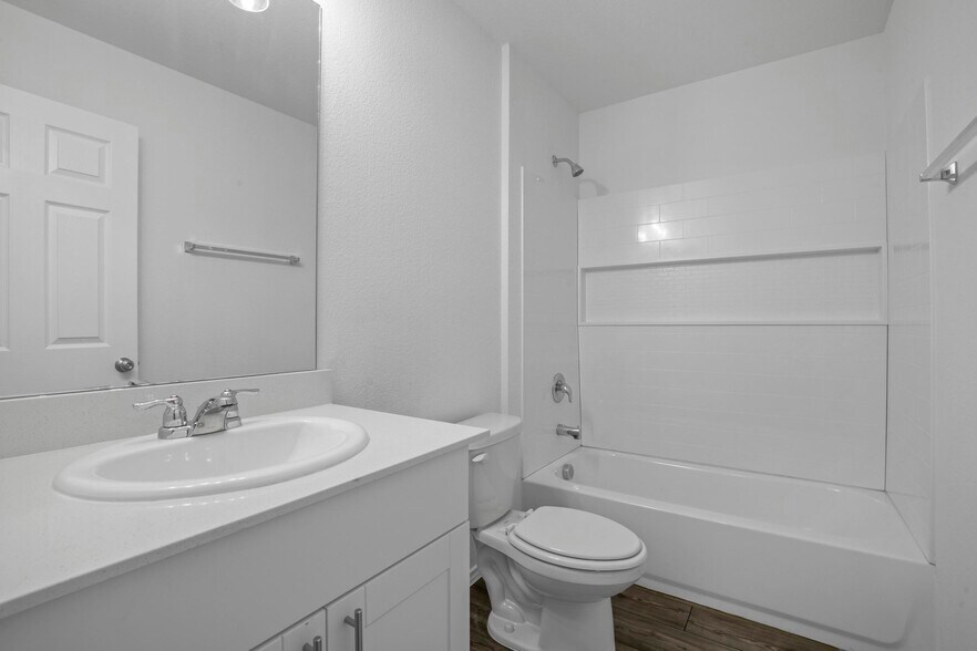 Building Photo - 4541 Benham Dr