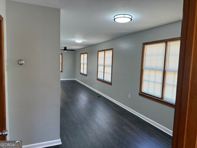 Building Photo - 1780 Elmwood Cir