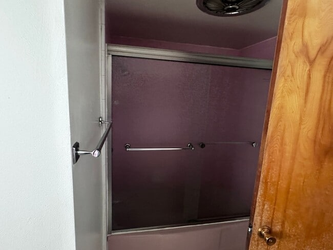 Building Photo - HOUSE