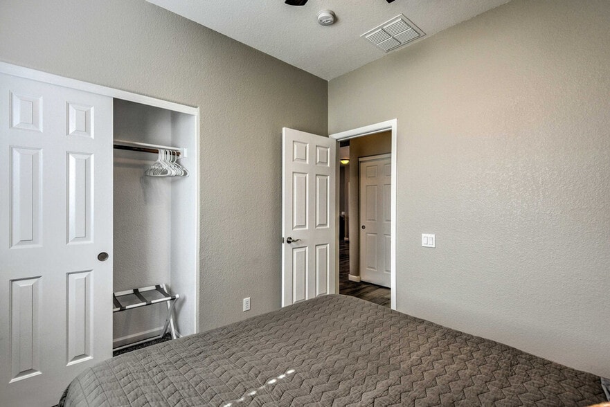 Building Photo - 8226 S Hidden Trail Ct