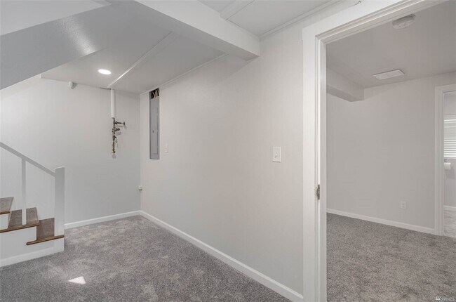 Building Photo - 5304 Hyada Blvd NE