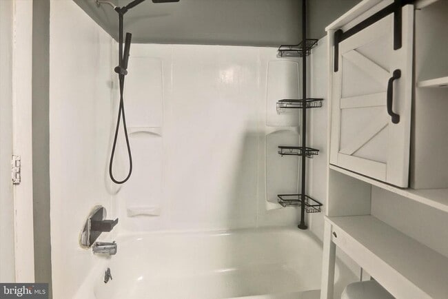 Building Photo - 63 Town Pines Ct