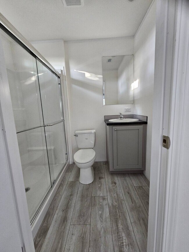 Building Photo - 4900 SE 102nd Pl