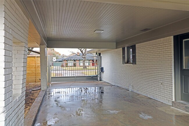 Building Photo - 5527 Valkeith Dr