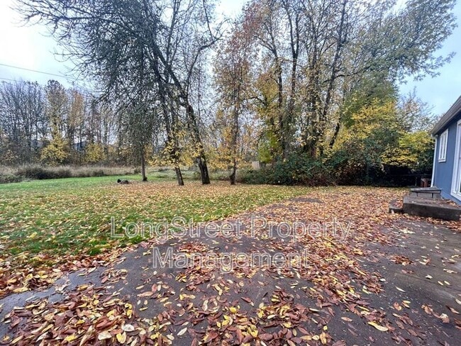 Building Photo - 2520 NW Robinhood St