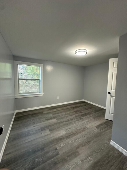 Building Photo - 1956 W 25th St