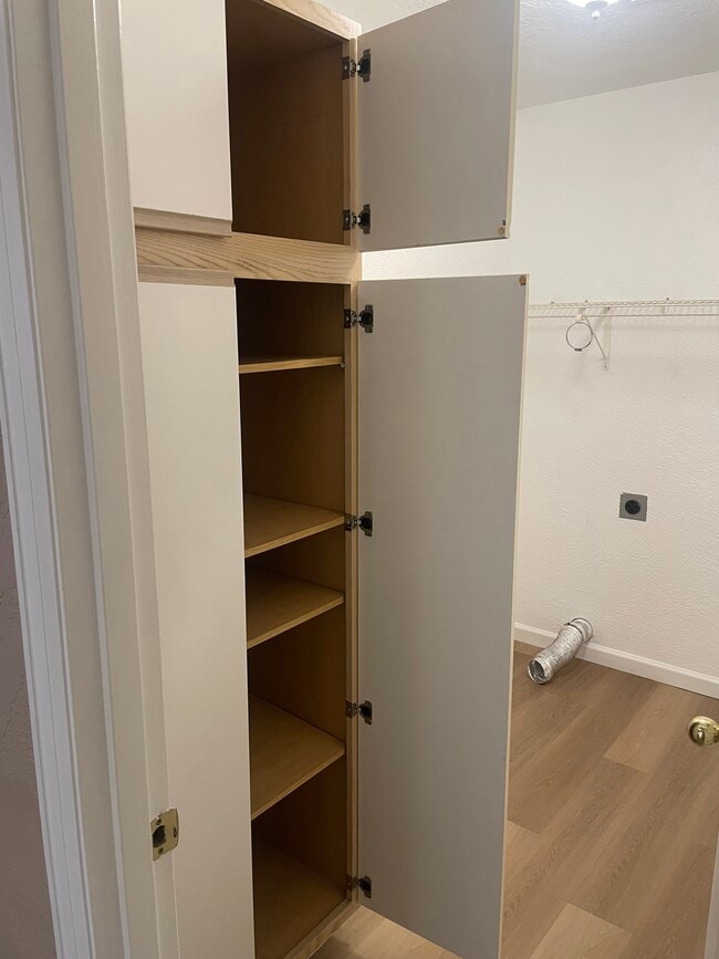 Building Photo - 722 Cedar St