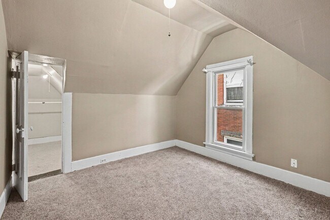 Building Photo - Comfort & Convenience in the Heart of Denver – 3BR/2BA