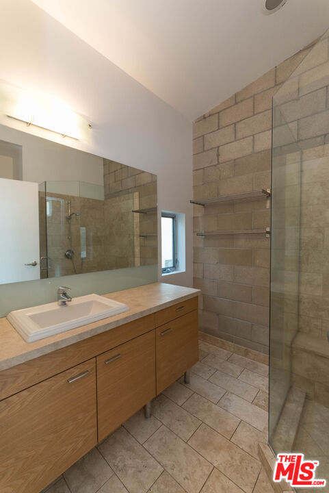 Building Photo - 717 Highland Ave