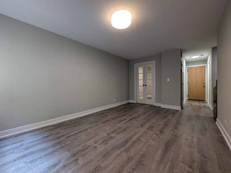 Building Photo - 456 W Barry Ave